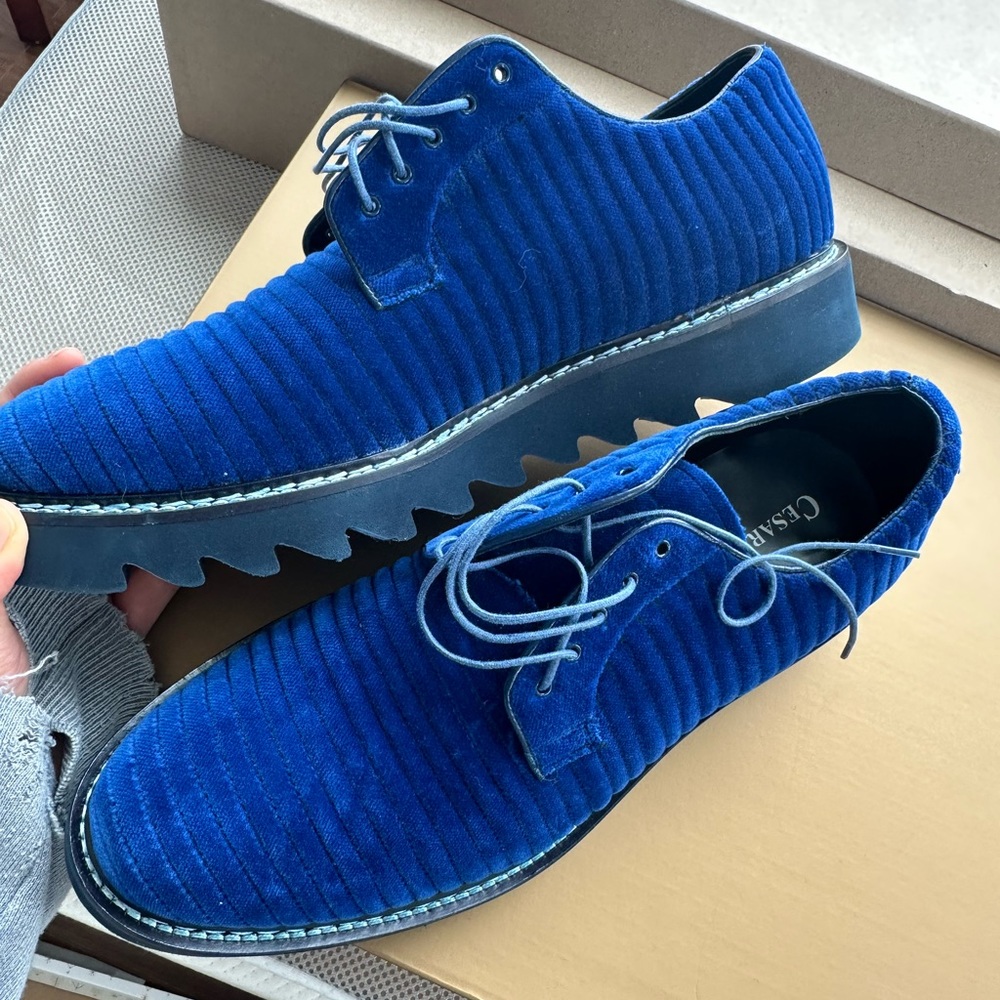 Cesare paciotti US 8.5  blue velvet shoes foam men shoes
